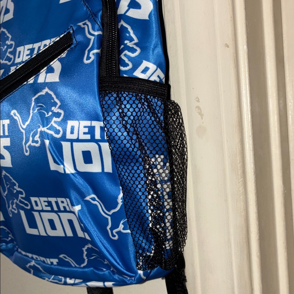 Detroit Lions Sling Bag - Picture 8 of 14